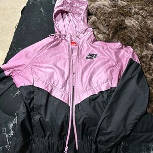 Women’s Nike windbreaker jacket